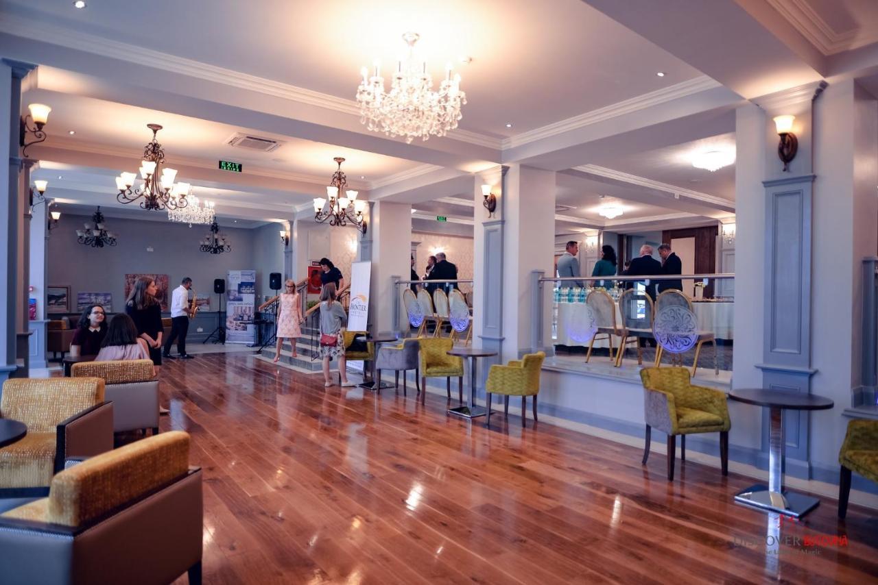 The Frontier Hotel Siret Exterior photo