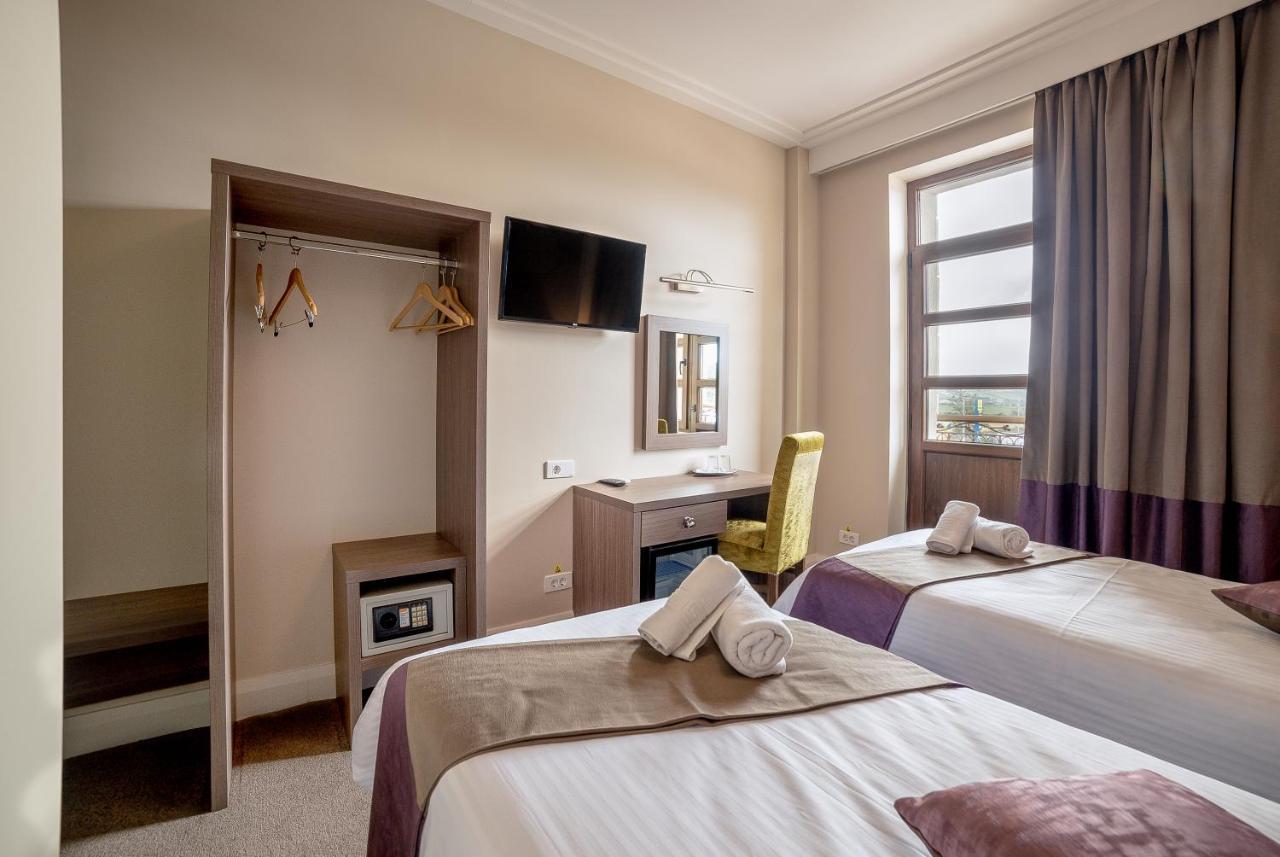 The Frontier Hotel Siret Exterior photo