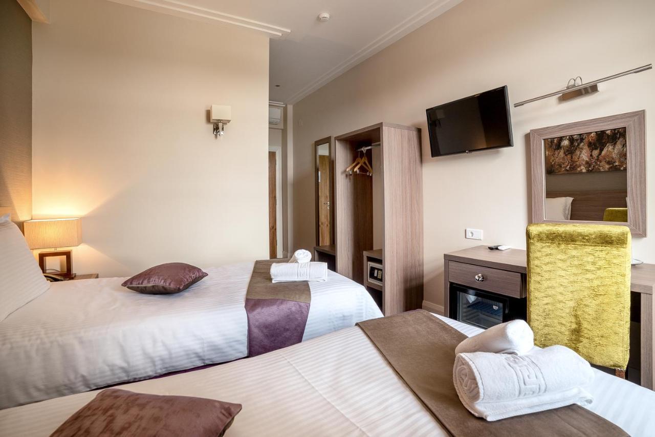 The Frontier Hotel Siret Exterior photo